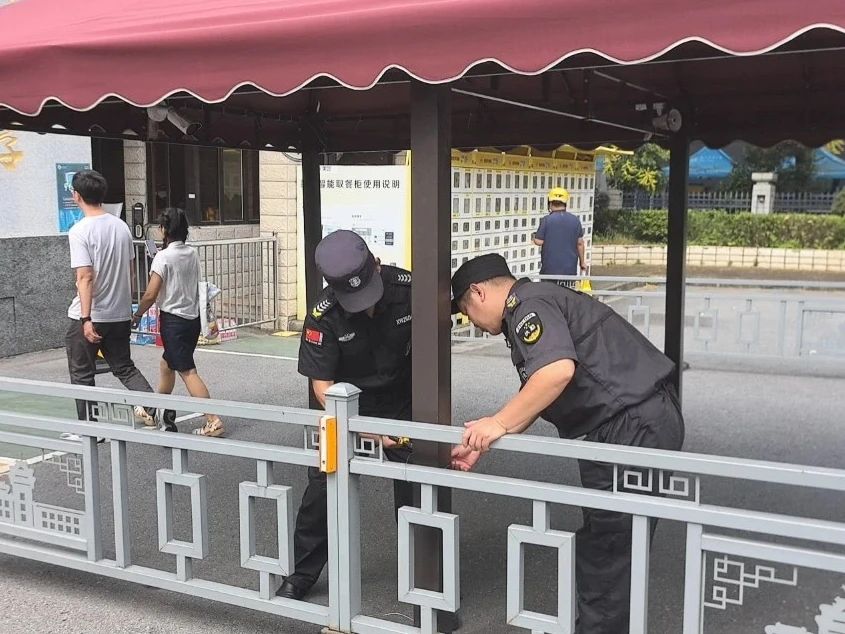 C:/Users/Administrator/Desktop/臺風“貝碧嘉”來襲，南京保安積極應對，“守”護萬家團圓！/4.jpg4