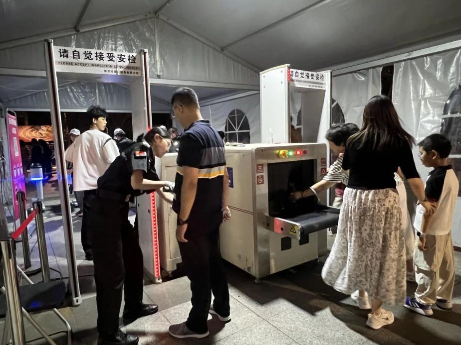 C:/Users/BA/Desktop/“安保鐵軍、硬核保障”2024系列報道四十三——月滿中秋，南京市保安服務(wù)有限公司圓滿護(hù)航“2024 南京森林音樂會”/4.jpg4